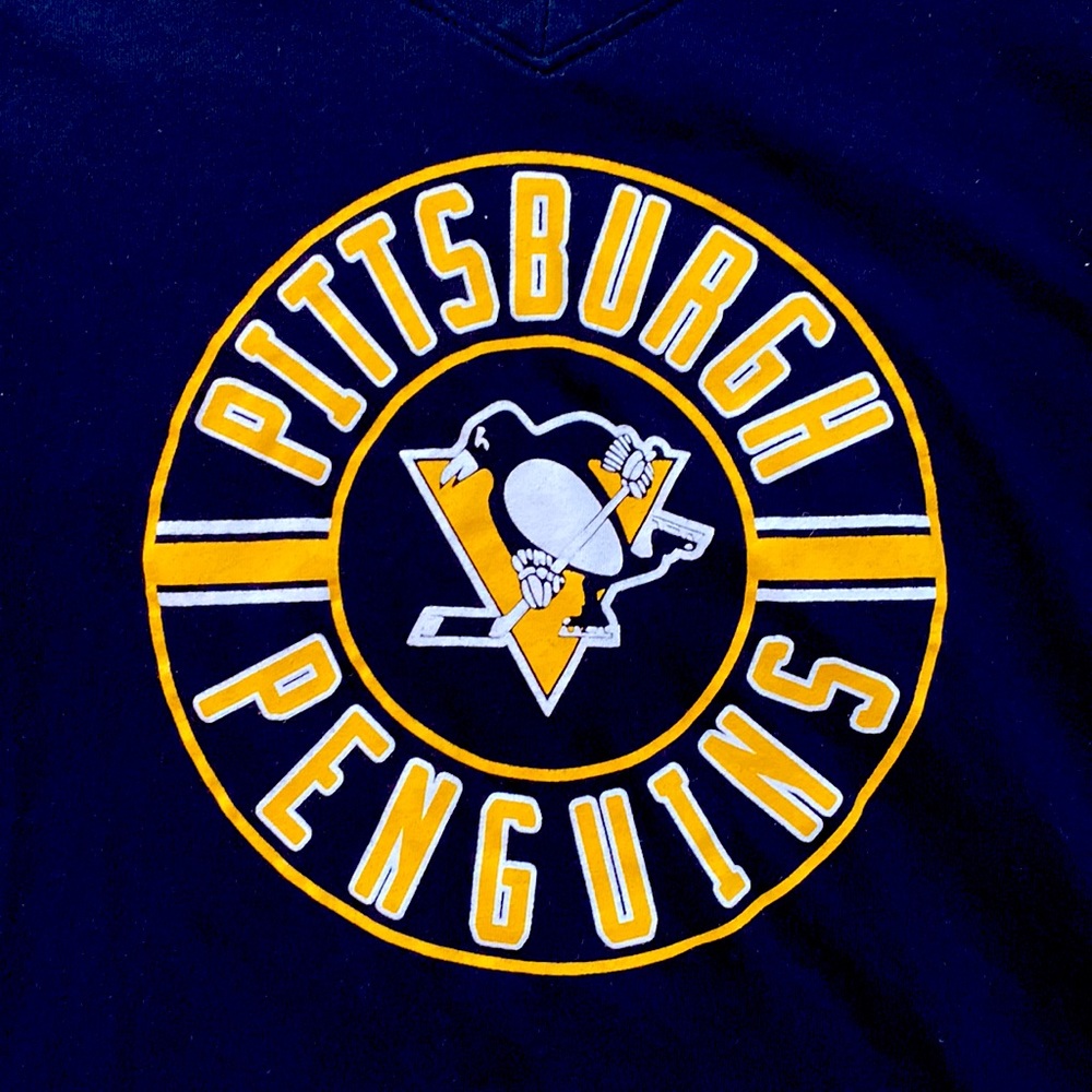 Black Pittsburgh Penguins women’s v-neck t-shirt, ‘47 brand, size Large